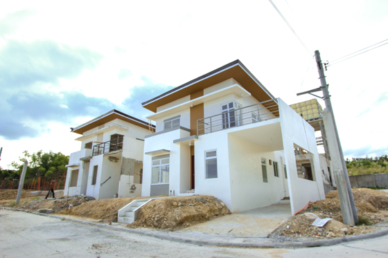 5bedrooms Single Detached House for Sale Velmiro Heights Minglanilla Cebu