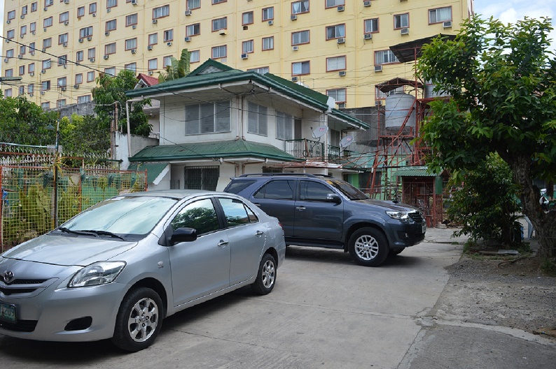 Prime residential lot for sale guadalupe cebu city with apartments