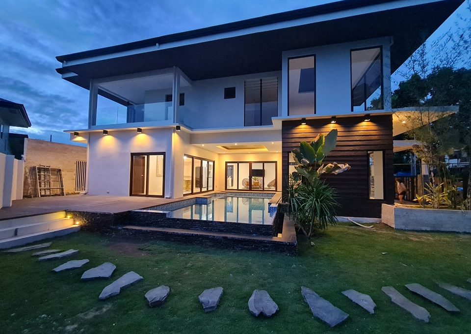 VISTA MAR BEACH HOUSE For SALE Lapu Lapu City Cebu With White Sand 