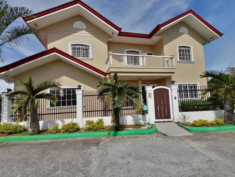 House for SALE White Sands Maribago Lapu -Lapu City – Access to White Sands Beach Resort and SPA