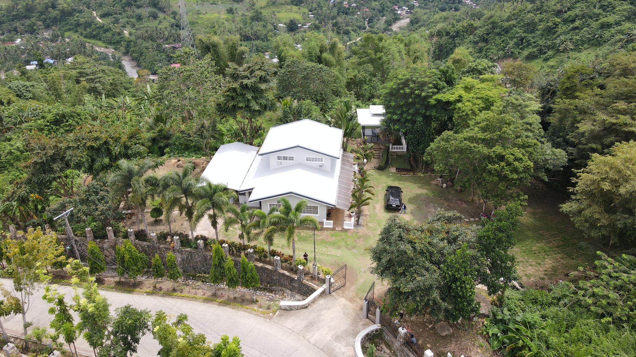 Bonbon Cebu Lot for SALE – Overlooking lot with spring
