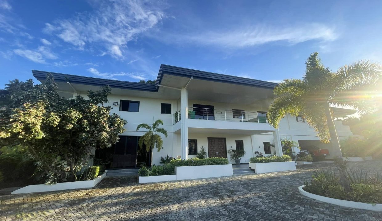 Mansion House for Sale in Danao